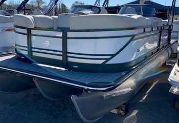 2024 Starcraft SLS 3 DC White/Black Boat